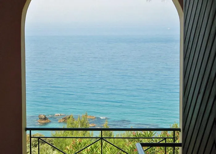 Pool With Panoramic View דירה פלקאס